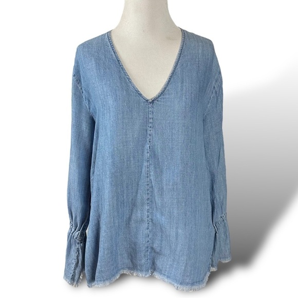 Revolve Rails Zimi Top Medium Vintage Wash Size XS Chambray Bell Sleeves V Neck - Picture 8 of 16